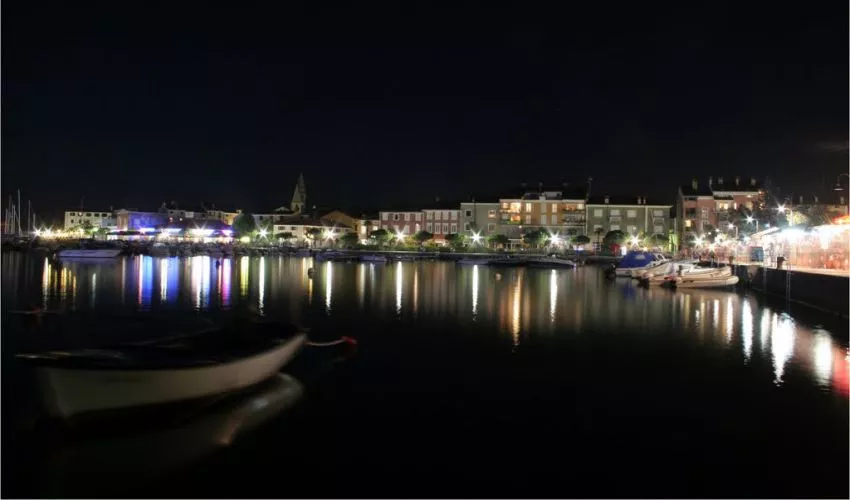Izola bei Nacht, Adriaküste, Slovenia