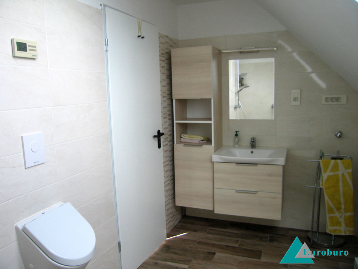 Badezimmer in der Dachwohnung