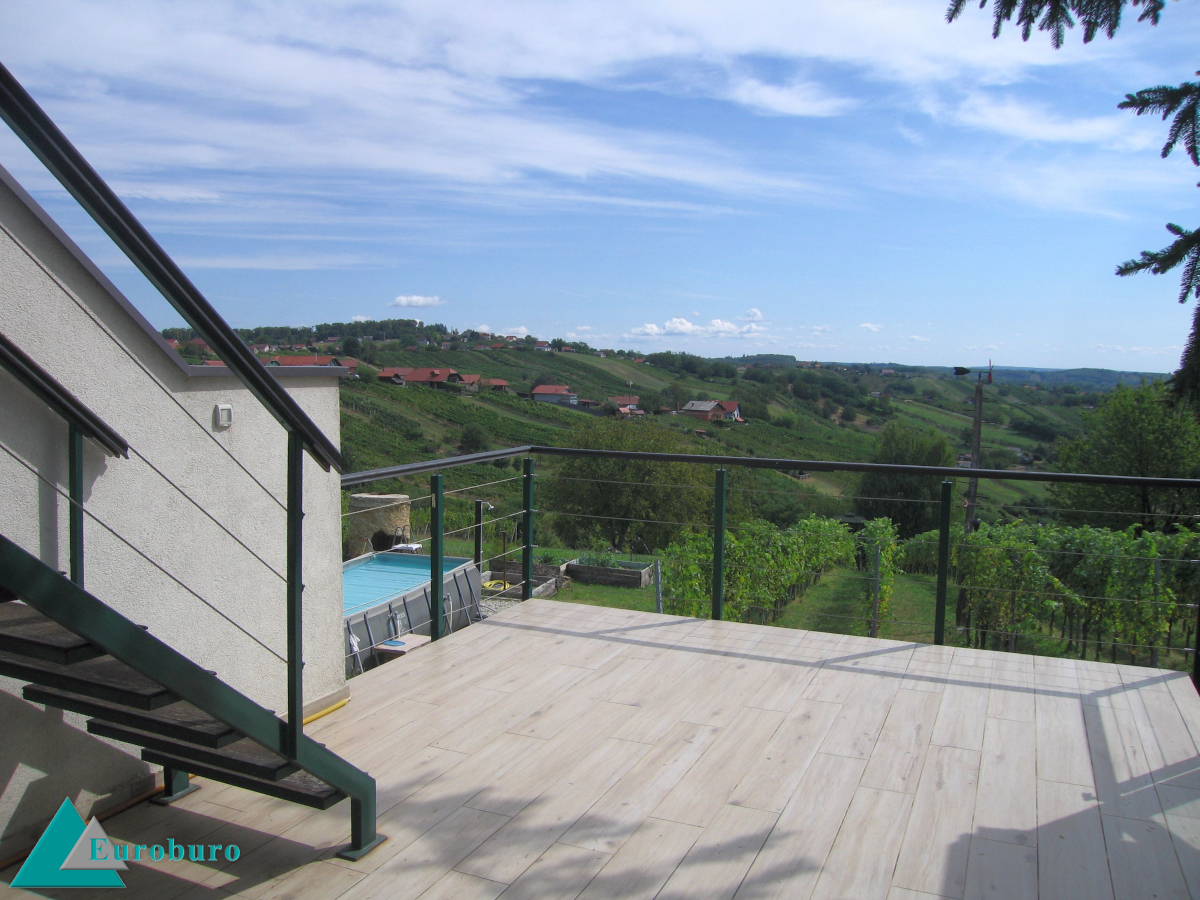 Terrasse mit malerischer Aussicht