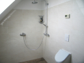 Dusche in der Dachgeschosswohnung